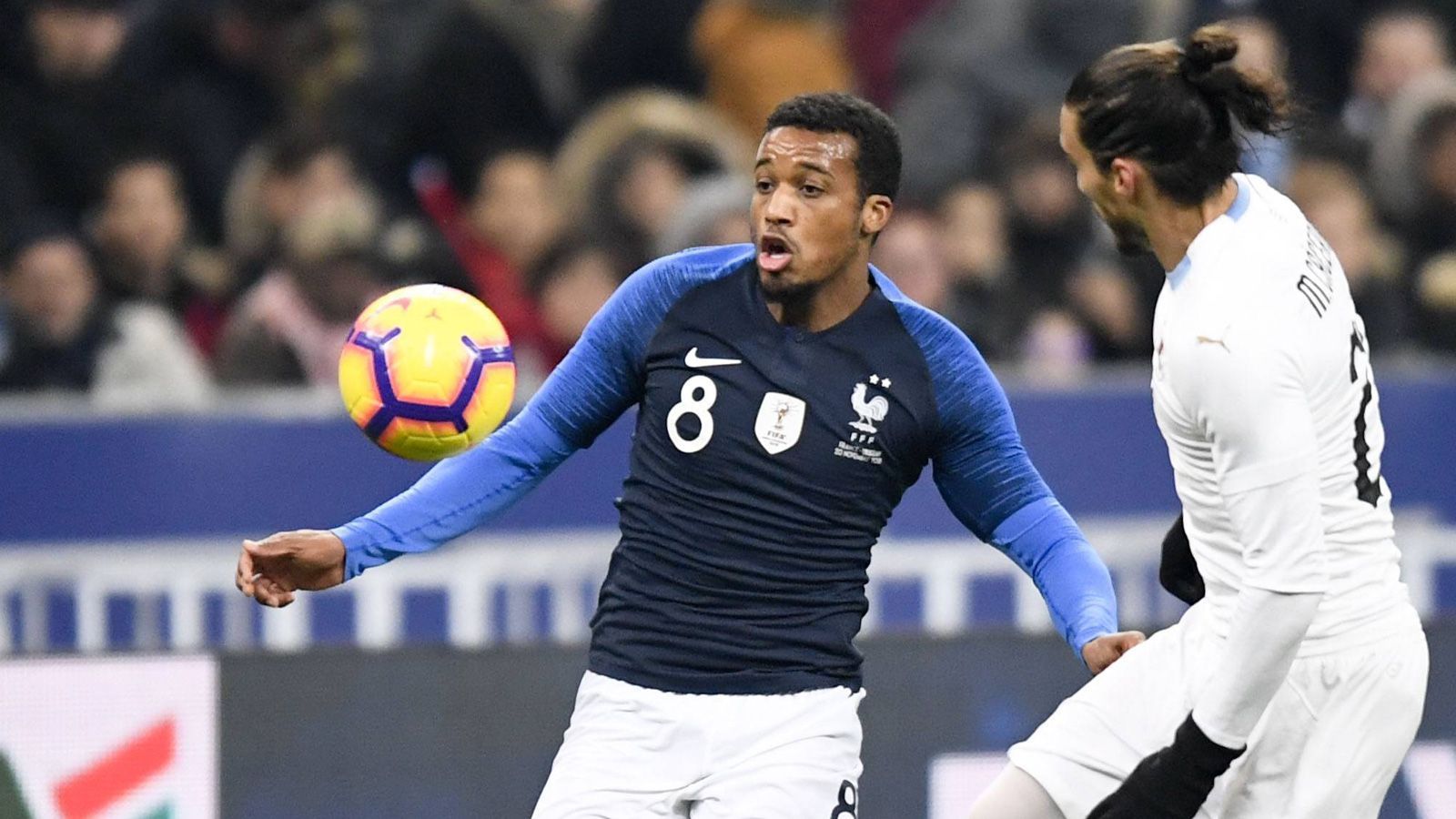 
                <strong>Nationalmannschaft</strong><br>
                Plea durchlief ab der U18 die französischen Nachwuchsmannschaften, für die A-Mannschaft des amtierenden Weltmeisters hat er bisher ein Spiel bestritten. Im November 2018 wurde er beim 1:0-Sieg im Freundschaftsspiel gegen Uruguay in der Schlussphase für Olivier Giroud eingewechselt.
              
