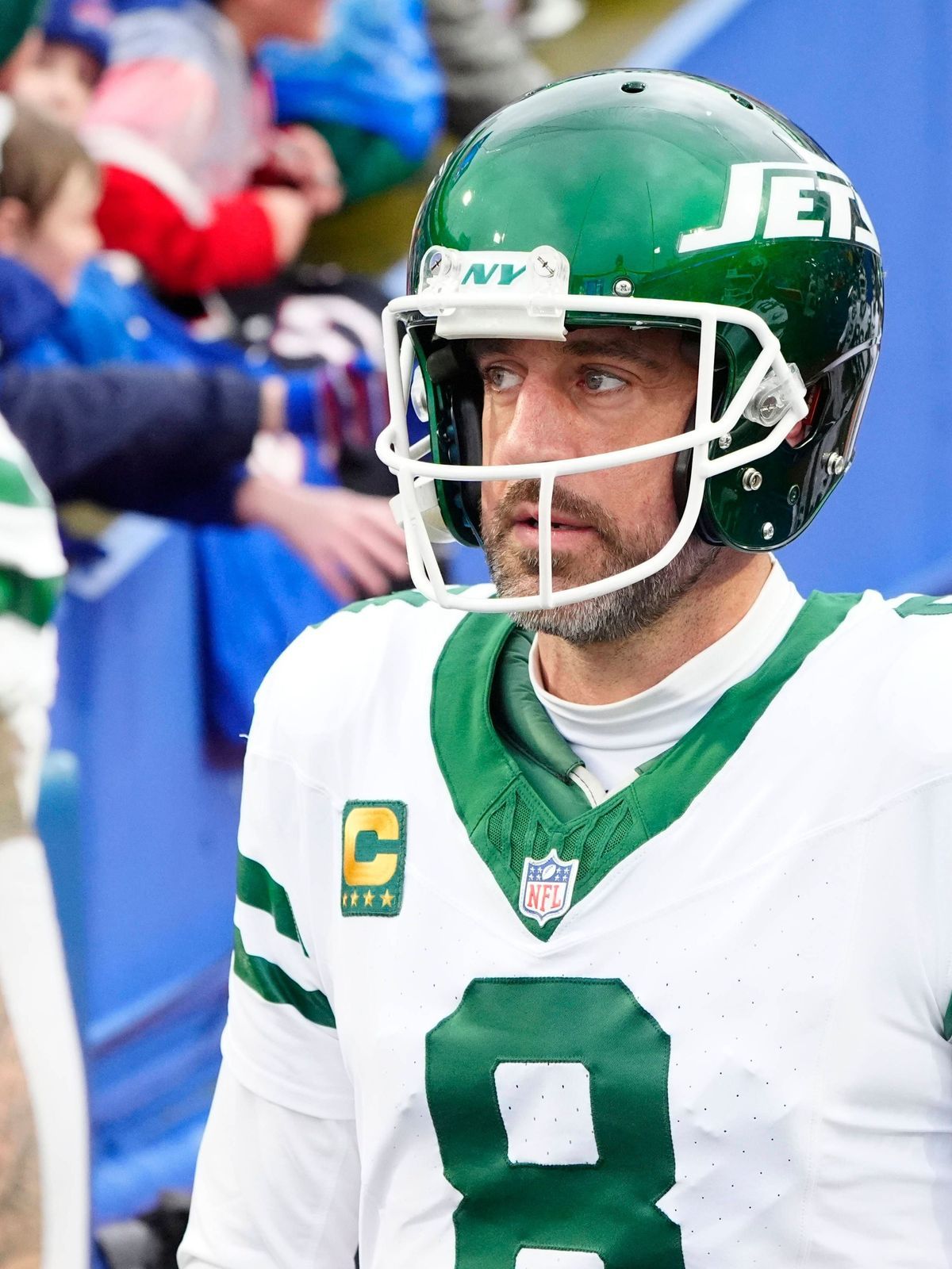 NFL, American Football Herren, USA New York Jets at Buffalo Bills Dec 29, 2024; Orchard Park, New York, USA; New York Jets quarterback Aaron Rodgers (8) walks out onto the field prior to the game a...