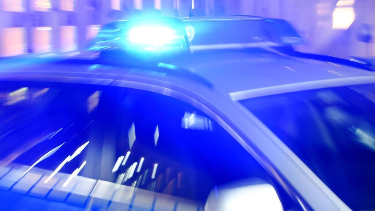 Großer Polizeieinsatz bei Tumulten türkischstämmiger Fußballfans.