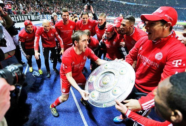
                <strong>Bayerns Meister-Tag in Berlin</strong><br>
                Der Kapitän geht voran. Philipp Lahm feiert mit seinem Team und den Fans.
              