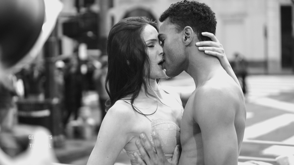 Heiß, heißer, GNTM: Sie gehen beim Shooting All-in und küssen sich hemmungslos!