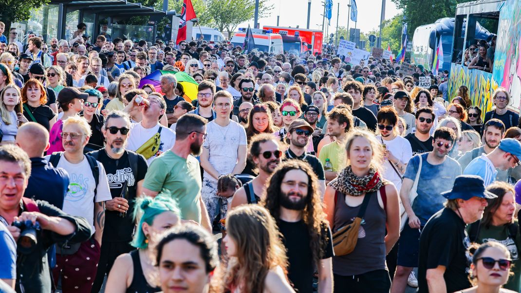 Auch für das Wochenende hat sich die Polizei in Essen wegen des AfD-Bundesparteitags auf Massenproteste eingestellt. 