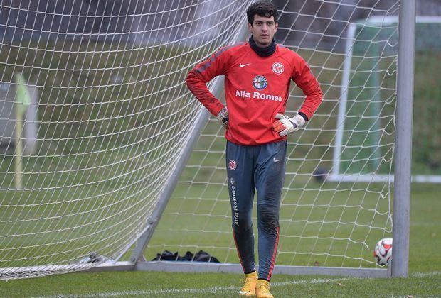 
                <strong>Emil Balayev zu Eintracht Frankfurt</strong><br>
                Emil Balayev trainiert bereits mit der Eintracht: Der Torwart kam ablösefrei von Neftchi Baku und könnte für Thomas Schaafs Team wichtig werden, da Timo Hildebrand den Klub verlässt. 
              