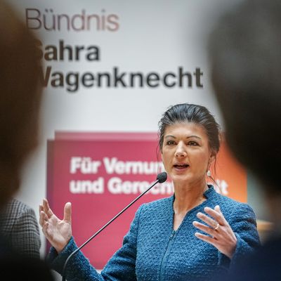 12.12.2023, Berlin: Sahra Wagenknecht, Bundestagsabgeordnete, spricht anlässlich der Konstituierung der Gruppe «Bündnis Sahra Wagenknecht - Für Vernunft und Gerechtigkeit» auf einer Pressekonferenz. 