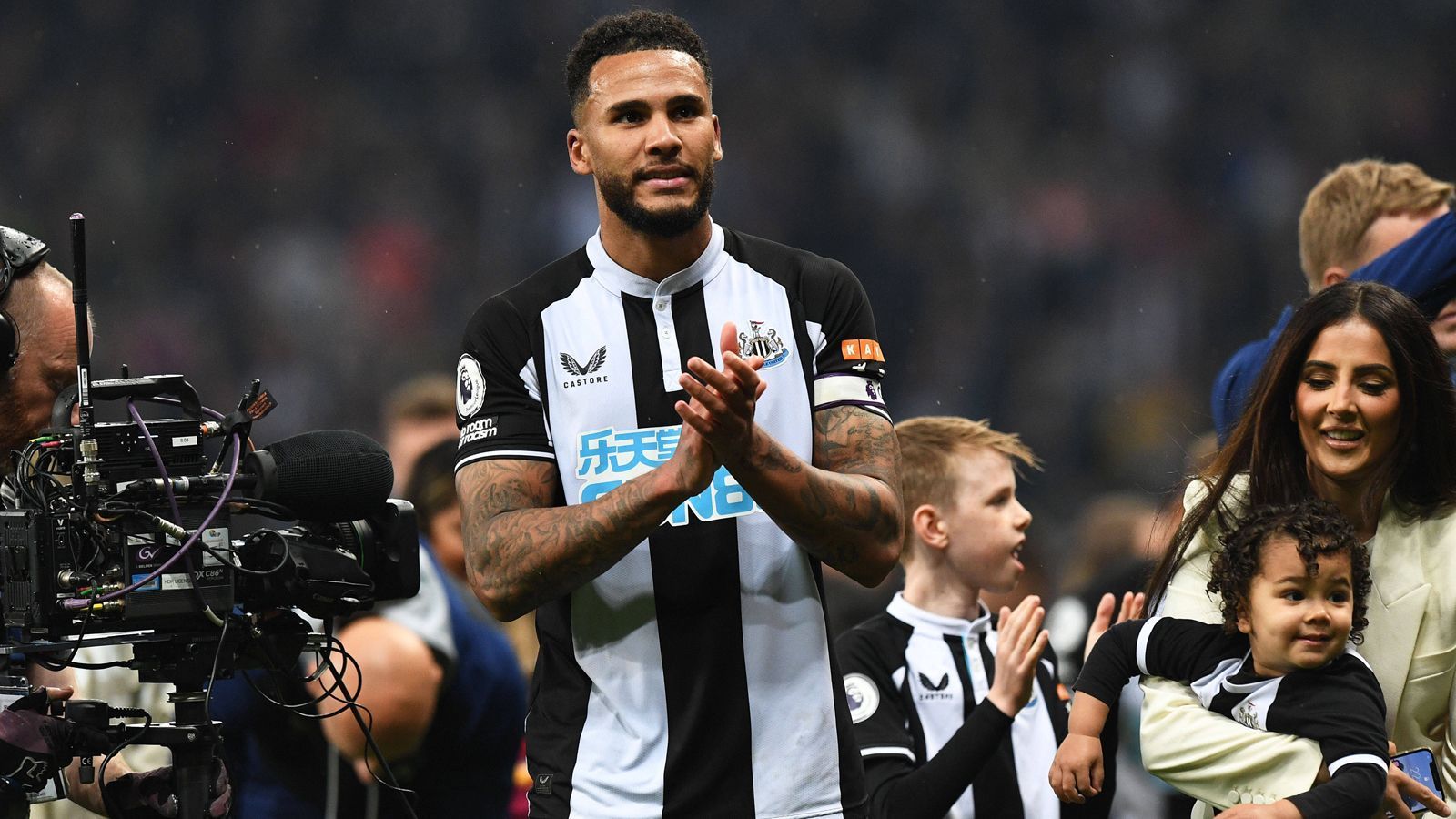 
                <strong>Newcastle United</strong><br>
                &#x2022; Kapitän: Jamaal Lascelles<br>&#x2022; Im Verein seit: August 2014<br>
              