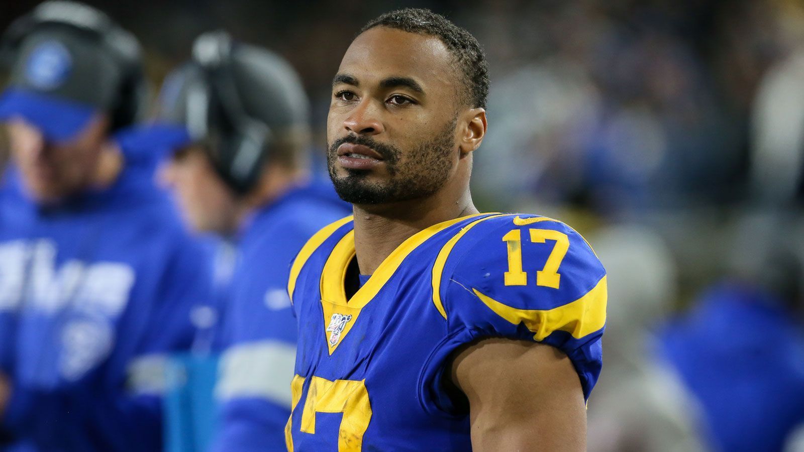 
                <strong>Robert Woods (Los Angeles Rams)</strong><br>
                Ähnlich wie Denzel Ward hat auch Robert Woods einen Großteil seines Lebens in und um Los Angeles verbracht. Der Wide Receiver wuchs im Süden der Metropole auf und besuchte University of Southern California (USC). Von 2013 bis 2016 verschlug es Woods dann vom sonnigen Kalifornien ins kalte Buffalo zu den Bills. Dort konnte er sich jedoch nie richtig durchsetzen, sodass er als Free Agent vor der Saison 2017 zurück nach Los Angeles kehrte. Bei den Rams blühte Woods richtig auf und trug in der Saison 2018 maßgeblich zum Einzug in den Super Bowl bei. Dort verlor sein Hometown-Team dann gegen die New England Patriots.
              