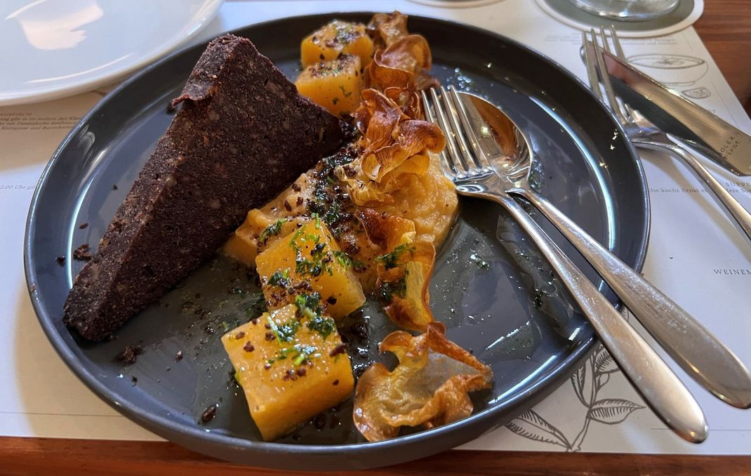 Steckrübe Panhas mit Pumpernickel und Kerbel