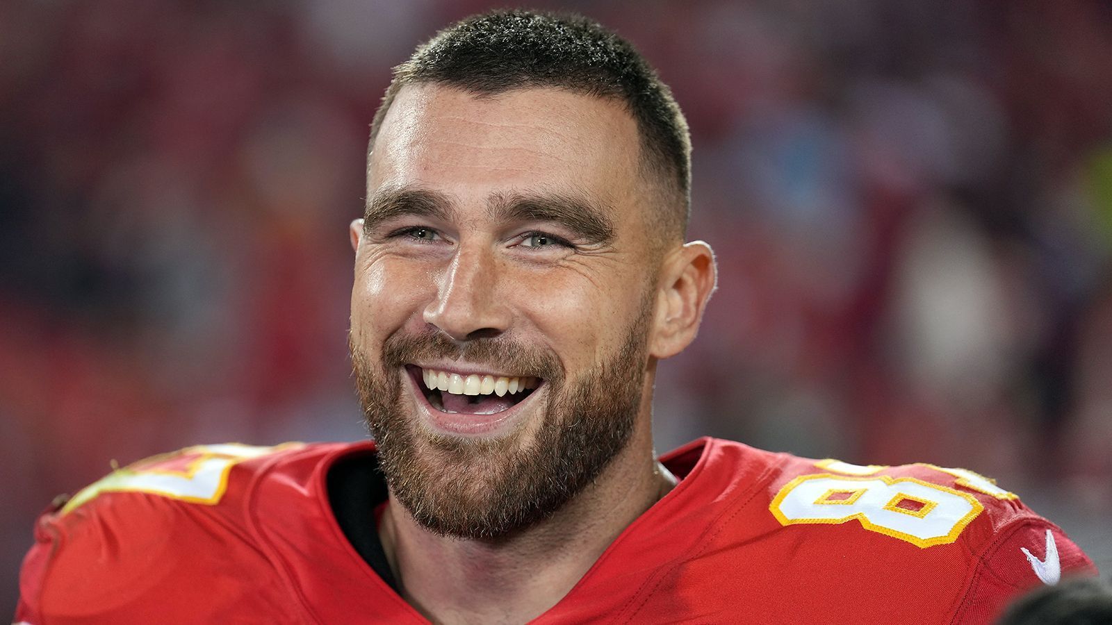 
                <strong>Tight End: Travis Kelce</strong><br>
                &#x2022; Aktuelle Franchise: Kansas City Chiefs<br>&#x2022; In der NFL seit: 2013<br>
              