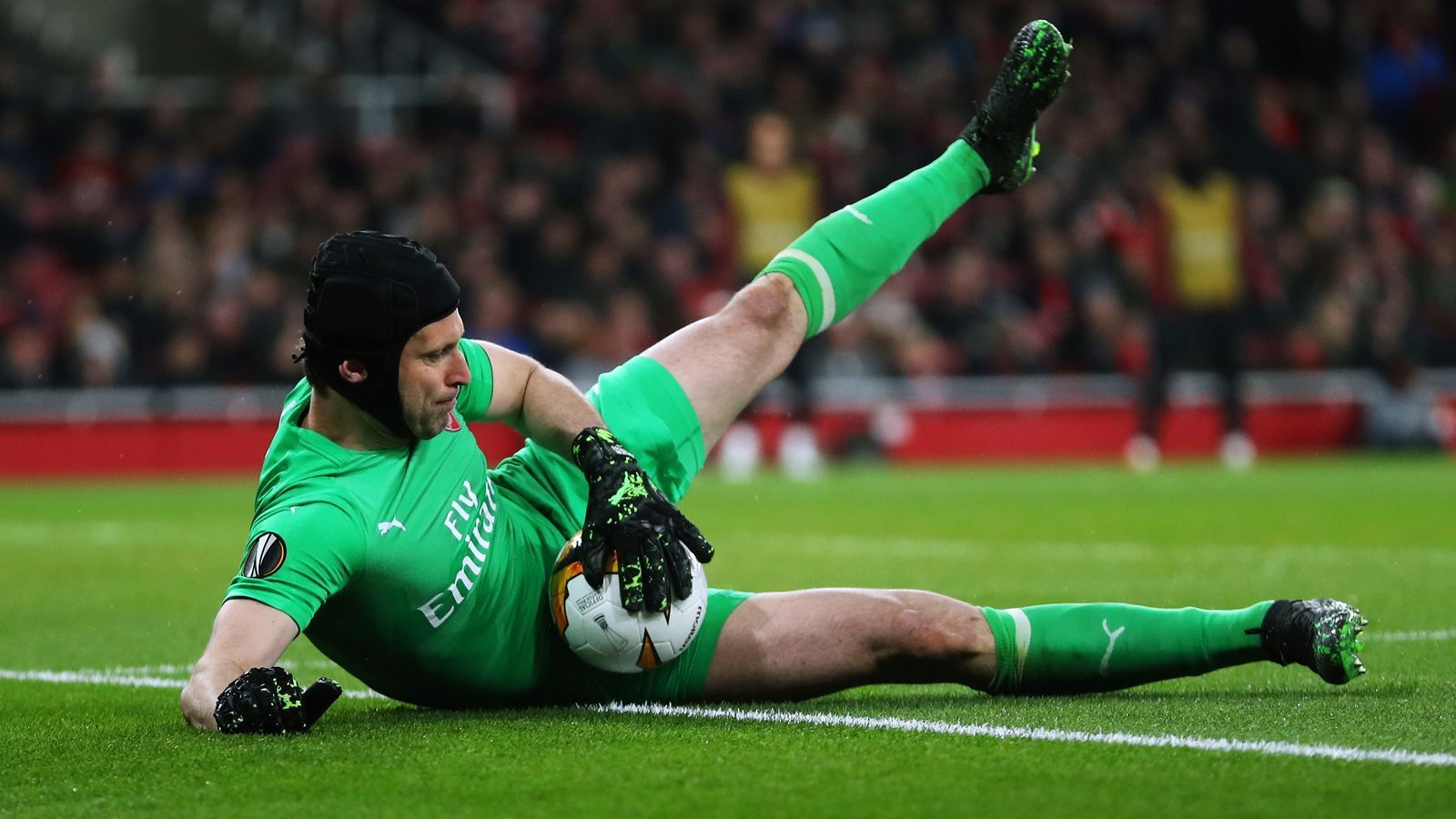 
                <strong>Tor - Petr Cech</strong><br>
                Vereine in der Premier League: FC Arsenal, FC Chelsea (2004-2019)Spiele in der Premier League (Tore): 443 (0)Meistertitel in der Premier League: 4
              