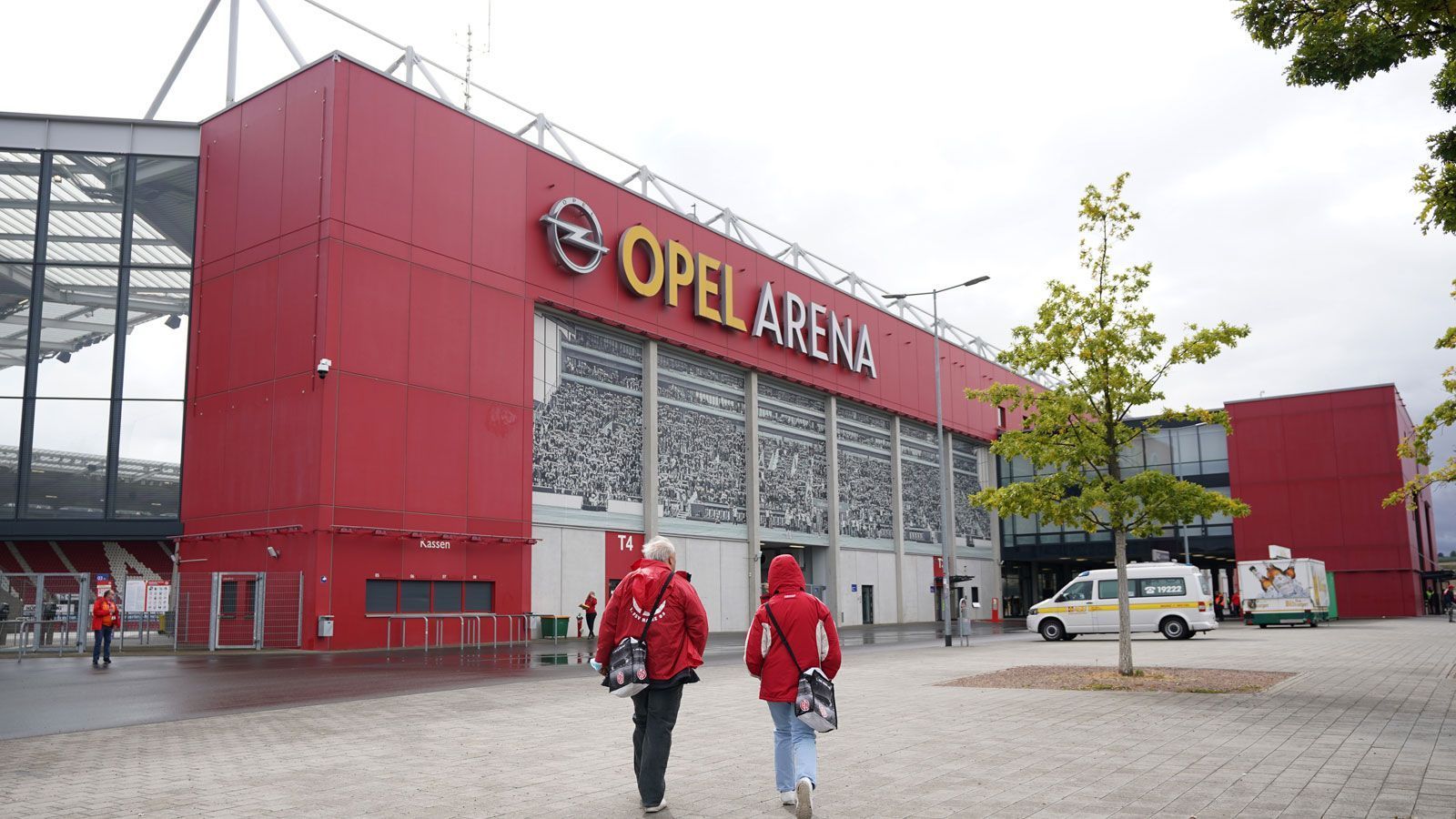 
                <strong>1. FSV Mainz 05 - Borussia Mönchengladbach</strong><br>
                 - Stadion: Opel Arena - Kapazität: 33.305 - Zugelassene Zuschauer: 0 - 7-Tage-Inzidenz: 86,0
              