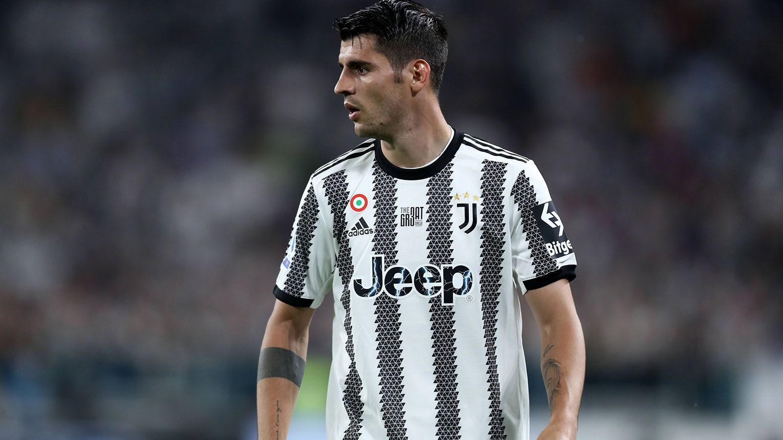 
                <strong>Alvaro Morata (Juventus Turin/Atletico Madrid)</strong><br>
                Alvaro Morata kehrt nach zwei Jahren Leihe zu Juventus Turin zu seinem Stammverein Atletico Madrid zurück. Der Spanier soll dort allerdings keine große Zukunft haben und verkauft werden. Das könnte Newcastle United auf den Plan rufen. Die "Magpies" sollen Interesse am spanischen Nationalstürmer haben, der in den vergangenen beiden Saisons in 92 Spielen für Turin 32 Tore erzielte. Atletico soll bereit sein, Morata für rund 35 Millionen ziehen zu lassen. Das berichtet die "Gazetta dello Sport". Newcastle hoffe den Preis noch ein wenig drücken zu können, so der Bericht weiter. Für Morata wäre es nach seiner Station beim FC Chelsea (2017-2019) der zweite Anlauf in der englischen Premier League.
              