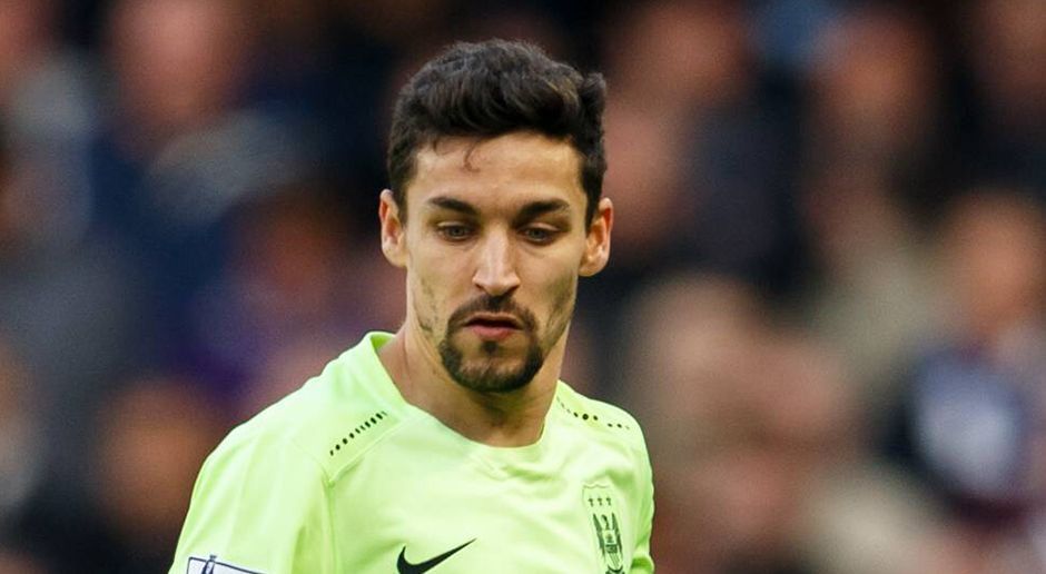 
                <strong>Jesus Navas</strong><br>
                Jesus Navas: Noch der Beste in einer schwachen City-Offensive. Vor allem zu Beginn war dem Außenspieler immerhin die Lust anzumerken, in Madrid etwas zu reißen. Die wenigen gefährlichen Aktionen gingen über ihn. ran-Note: 3.
              