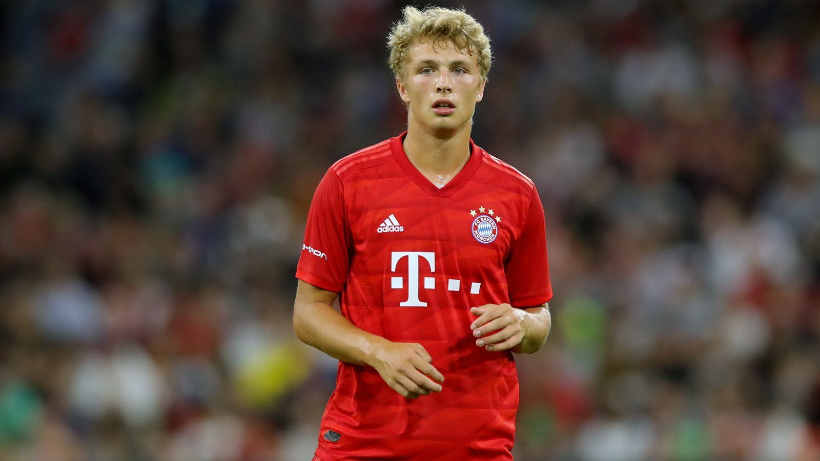 <strong>Fiete Arp</strong><br>Als "Wunderkind" betitelt wechselt Fiete Arp 2019 für drei Millionen Euro vom HSV zum FC Bayern. In zwei Jahren, in denen er beim deutschen Rekordmeister unter Vertrag steht, kommt Arp unter den Profis lediglich auf einen Einsatz von 13 Minuten. 2022 wird ein Jahr vor Vertragsende das Arbeitspapier einvernehmlich aufgelöst.