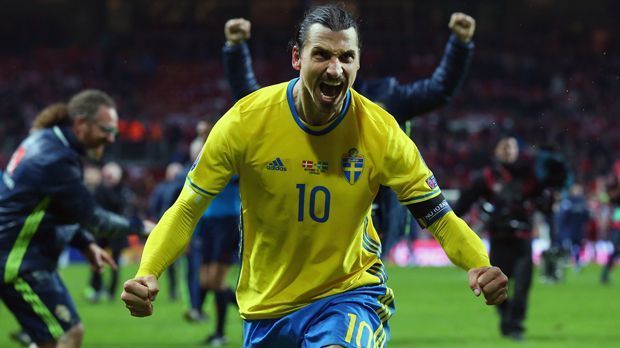 
                <strong>Schweden - Zlatan Ibrahimovic</strong><br>
                Schweden - Zlatan Ibrahimovic: Für den "Boss" könnte die EM das letzte große Turnier mit der Nationalmannschaft sein. Auch dank des 34-Jährigen setzten sich die Schweden in den Playoffs gegen Dänemark durch. Und in Frankreich, wo Ibrahimovic zuletzt für Paris St. Germain auflief, kennt sich der Mittelstürmer ohnehin bestens aus.
              