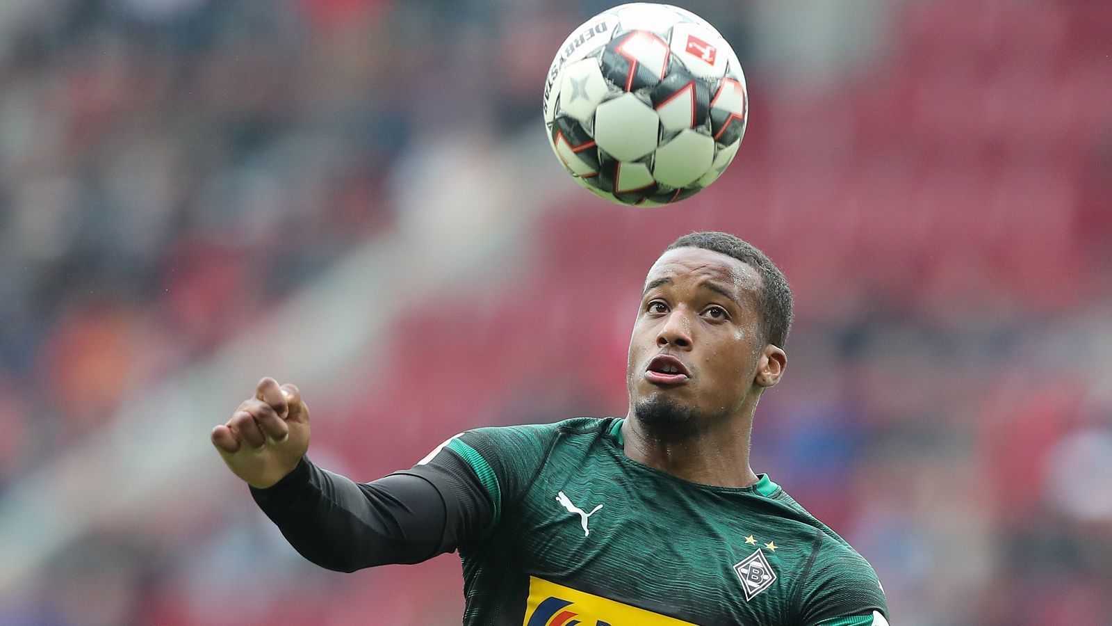 
                <strong>Platz 1: Alassane Plea </strong><br>
                Alassane Plea wechselte vor der laufenden Saison für 23 Milionen Euro von OGC Nizza nach Gladbach. Er ist mit deutlichem Abstand der Rekordtransfer der Gladbacher. Noch nie haben sie so viel Geld für einen Spieler ausgegeben. Doch das macht sich bezahlt, Plea schlug bislang ein: Acht Pflichtspiele, acht Tore, eine Vorlage. 
              