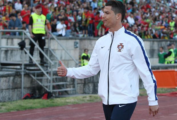 
                <strong>Cristiano Ronaldo  (Portugal)</strong><br>
                Das letztes Testspiel von Portugal gegen Griechenland fand ohne Superstar Cristiano Ronaldo statt. Nationaltrainer Paulo Bento will ihn noch schonen. Dem 29-Jährigen plagen Schmerzen im Oberschenkel.  
              