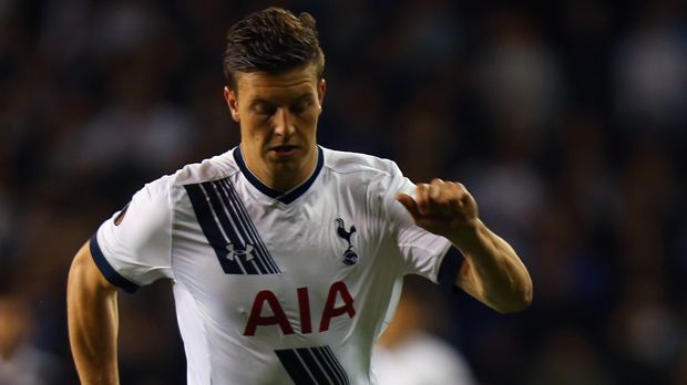 
                <strong>Kevin Wimmer</strong><br>
                Kevin Wimmer: Der frühere Kölner wechselt im Sommer 2015 zu Tottenham - aus heutiger Sicht ein Fehler. Denn: Der Österreicher kommt bei den Londonern bislang kaum zum Einsatz. In der Premier League ist der Innenverteidiger zumeist nicht mal im Kader.
              