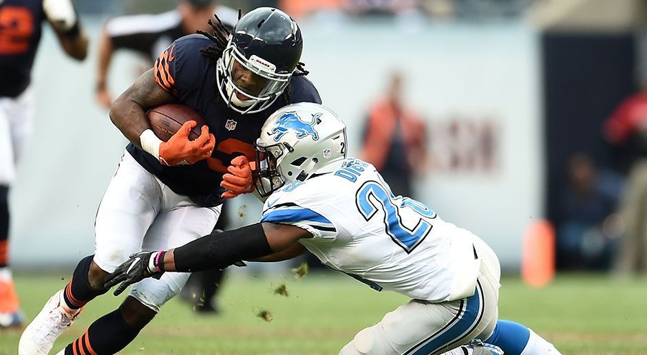
                <strong>Kevin White (Wide Receiver, Chicago Bears)</strong><br>
                Kevin White: Gegen die Detroit Lions wurde der Wide Receiver aufgrund einer Wadenbeinverletzung vom Platz geführt. Die Chicago Bears setzten den Receiver auf die Injured-Reserve-Liste. Bereits in der vergangenen Saison konnte White kein einziges Spiel für die Franchise aus "Windy City" absolvieren, da er eine Stressfraktur im Schienbein erlitt.
              