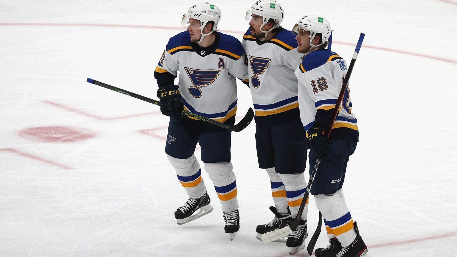 
                <strong>10. Platz: St. Louis Blues</strong><br>
                Auch die St. Louis Blues haben jede Menge Potenzial und die Erinnerung an ihre Cinderella-Story von 2019. Damals waren die Blues zur Saisonhälfte das schlechteste NHL-Team und standen am Ende mit dem ersten Stanley Cup der Franchise-Historie da. Diesmal dürfte es schon in der ersten Runde ein Kopf-an-Kopf-Rennen gegen Minnesota Wild geben, die zudem gerade einen echten Lauf haben. Allerdings besticht die Tiefe des Teams aus Missouri mit neun Spielern, die 20 oder mehr Treffer erzielt haben. Goalie Jordan Binnington hat jedoch nicht Form wie vor drei Jahren, sondern den Nummer-Eins-Status wohl an Ville Husso verloren.
              