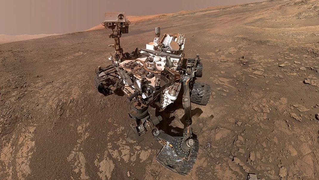 Der NASA-Rover "Curiosity" entdeckte im Jahr 2016 das Mineral "Tridymit", das normalerweise mit kieselsäurereichem Vulkanismus in Zusammenhang gebracht wird.