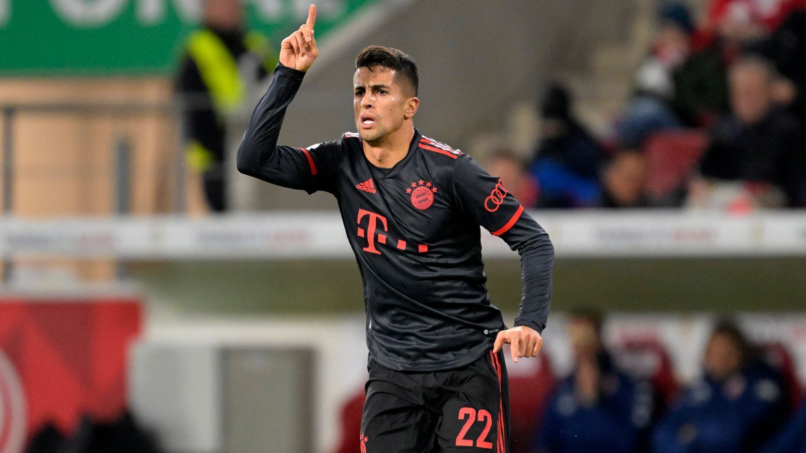 
                <strong>FC Bayern München (Champions League)</strong><br>
                &#x2022; Neu: Daley Blind, Joao Cancelo (Foto), Yann Sommer<br>&#x2022; Gestrichen: Benjamin Ballis, Justin Janitzek, Gabriel Marusić, Jakob Thomas Mayer, Marcel Sabitzer<br>
              