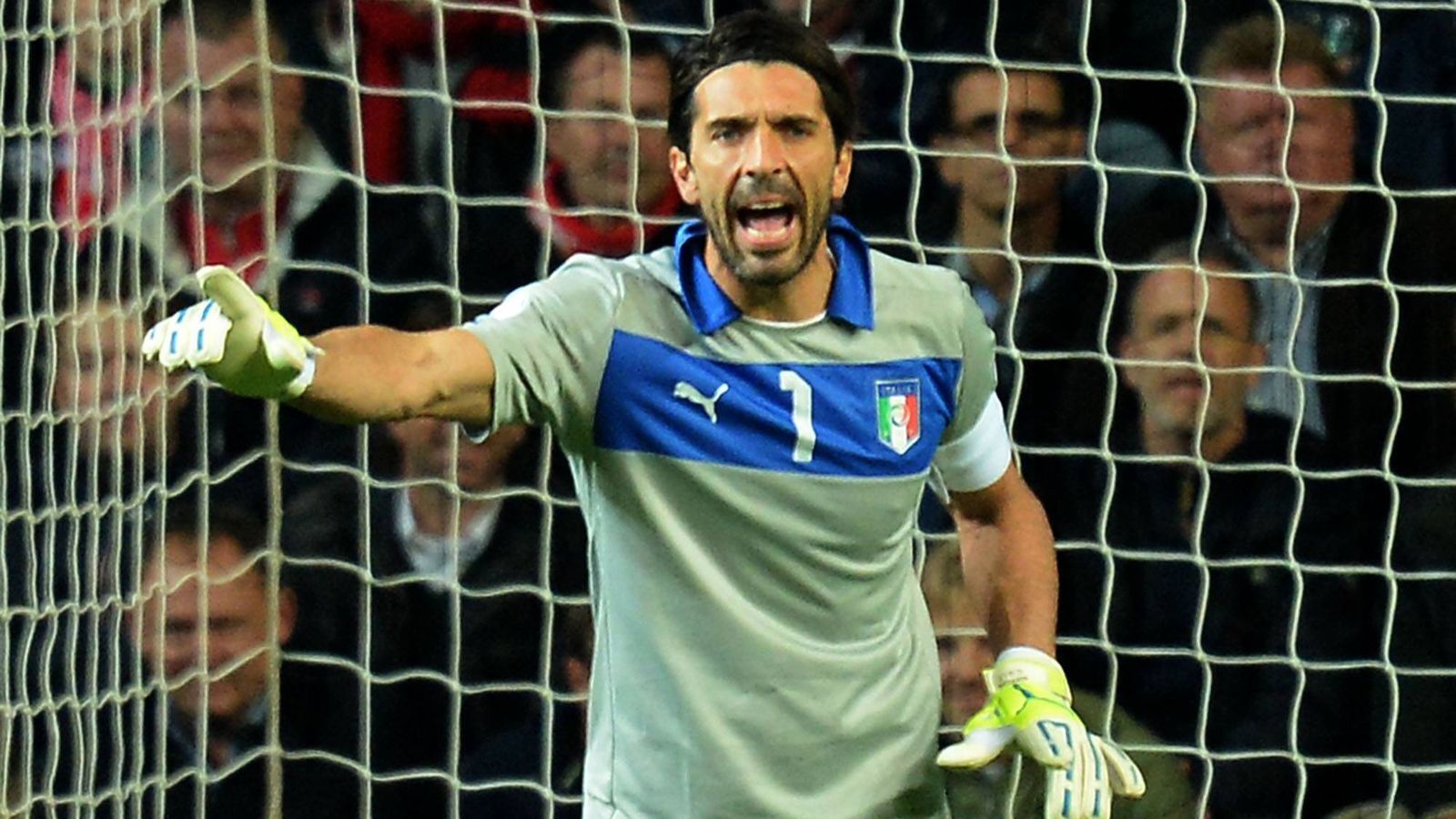 
                <strong>Gianluigi Buffon</strong><br>
                &#x2022; Turnierjahre:1998 (ohne Einsatz), 2002, 2006, 2010, 2014<br>&#x2022; WM-Spiele: 14<br>&#x2022; Bestes WM-Ergebnis: Weltmeister (2006)<br>
              