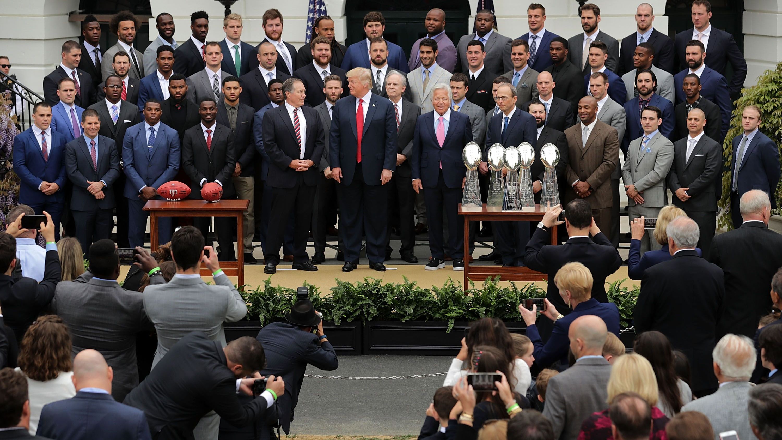 <strong>2017 - Super-Bowl-Sieg<br></strong>Es sollte der nächste spektakuläre Super-Bowl-Erfolg folgen. Gegen die Atlanta Falcons konnte ein 3:28-Rückstand noch gedreht werden und nach Overtime das Comeback perfekt gemacht werden. Ein Spiel für die Ewigkeit.