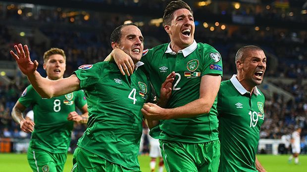 
                <strong>14. Oktober 2014: Deutschland - Irland 1:1</strong><br>
                14. Oktober 2014: Deutschland - Irland 1:1. Drei Tage nach der Niederlage in Polen sahen die Fans der deutschen Mannschaft erneut ein ungewohntes Bild, nämlich einen jubelnden Gegner. John O'Shea erzielte in der vierten Minute der Nachspielzeit den Ausgleichstreffer für die Iren.
              