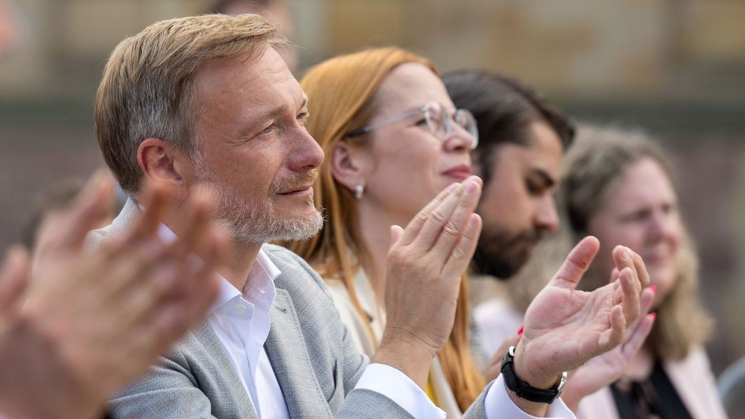 FDP-Chef Christian Lindner beklagt einen herablassenden Blick vieler Westdeutscher und Medien auf Ostdeutschland.