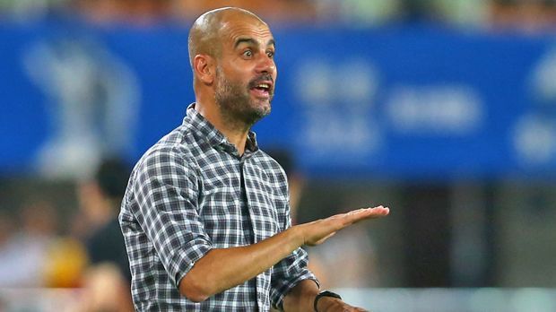 
                <strong>Pep Guardiolas Supercup-Fluch</strong><br>
                Pep Guardiola und der deutsche Supercup - das passt einfach nicht zusammen. Nach 2013 und 2014 (2:4 und 0:2 gegen Dortmund) scheiterte der Spanier auch im dritten Versuch mit dem FC Bayern München und verpasste erneut die Chance, mit dem ersten Titelgewinn in die Saison zu starten.
              