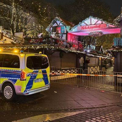 Weihnachtsmarkt in Köln wegen Koffer geräumt