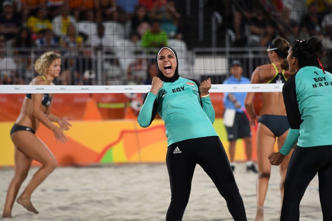 Bis zur Regeländerung im Jahr 2012 wäre es im Beach-Volleyball nicht erlaubt gewesen, in Ganzkörperanzügen anzutreten.