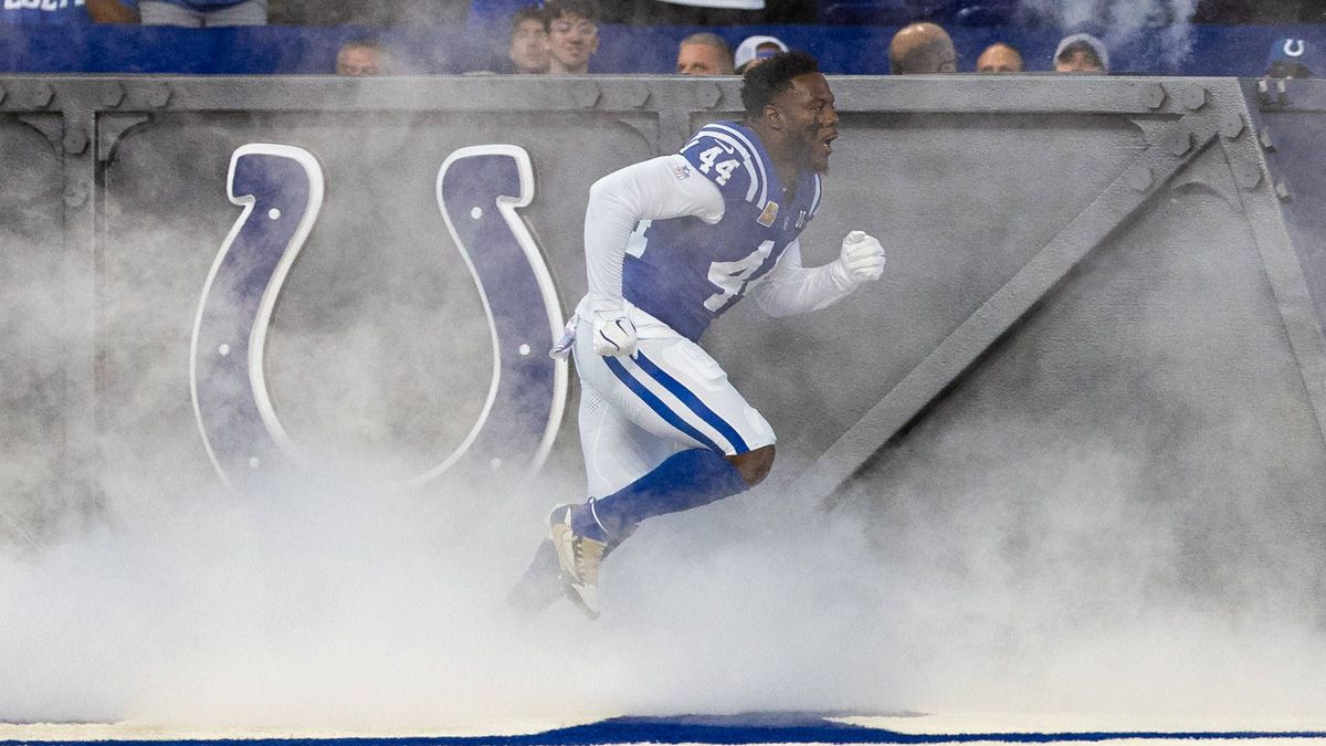 October 05, 2025: Indianapolis Colts linebacker Zaire Franklin (44) during player introductions of NFL, American Football Herren, USA game action against the Las Vegas Raiders at Lucas Oil Stadium ...
