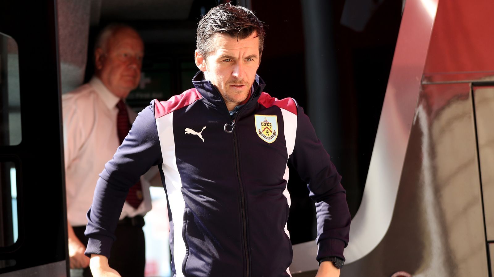 <strong>Joey Barton (FC Burnley, anderthalb Jahre Sperre)</strong><br>
                Ex-Skandal-Profi Joey Barton wurde mit 34 Jahren hart zur Verantwortung gezogen. Nachdem er über ein Jahrzehnt lang illegal Sportwetten platziert hatte (ist Fußballprofis laut FA-Regeln nicht erlaubt), musste Barton im Jahr 2016 die Konsequenzen tragen. Er wurde für 18 Monate gesperrt, was für ihn das Karriereende bedeutete.