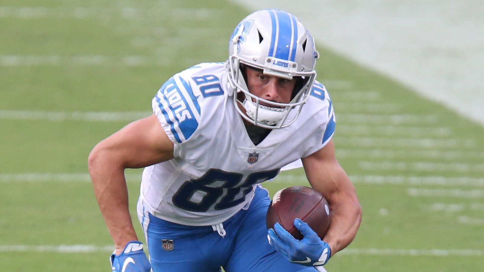 <strong>Danny Amendola (Detroit Lions)</strong><br>
                Danny Amendola wurde im selben Draft gleich gar nicht ausgewählt. Als ungedrafteter Free Agent schnappten sich die St. Louis Rams die Dienste des Wide Receivers. Von 2013 bis 2017 lief er für die Patriots auf und gewann mit der Franchise aus Boston zwei Super-Bowl-Titel, ehe er zu den Miami Dolphins und von dort aus zu den Detroit Lions ging.