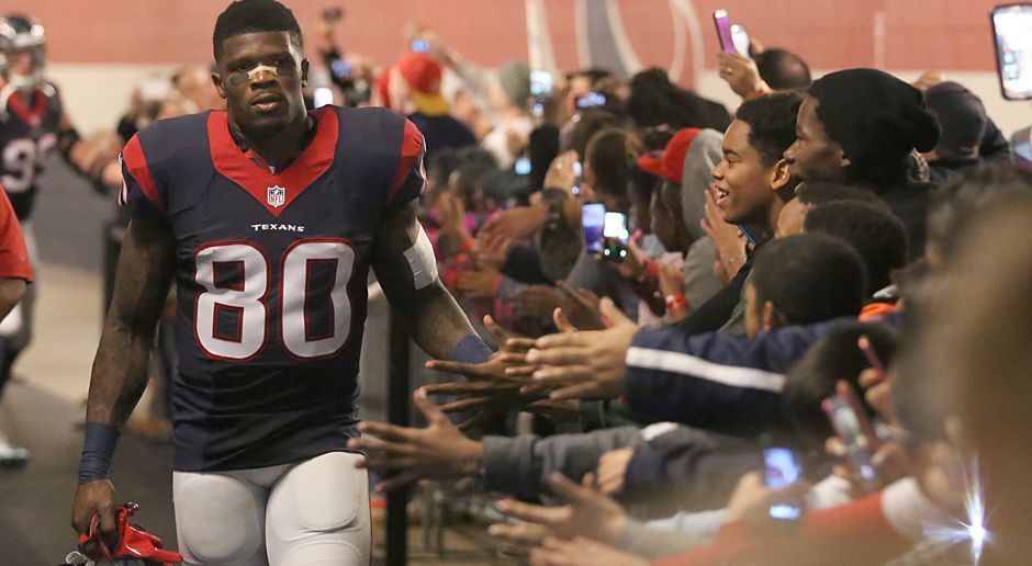 
                <strong>Andre Johnson (Indianapolis Colts ->Tennessee Titans)</strong><br>
                Andre Johnson bleibt der AFC South erhalten. Nach seinem Abschied von den Indianapolis Colts findet der Wide Receiver bei den Tennessee Titans ein neues Zuhause. Der Routinier hatte zuvor jahrelang das Trikot des Titans- und Colts-Kontrahenten Houston Texans getragen.
              