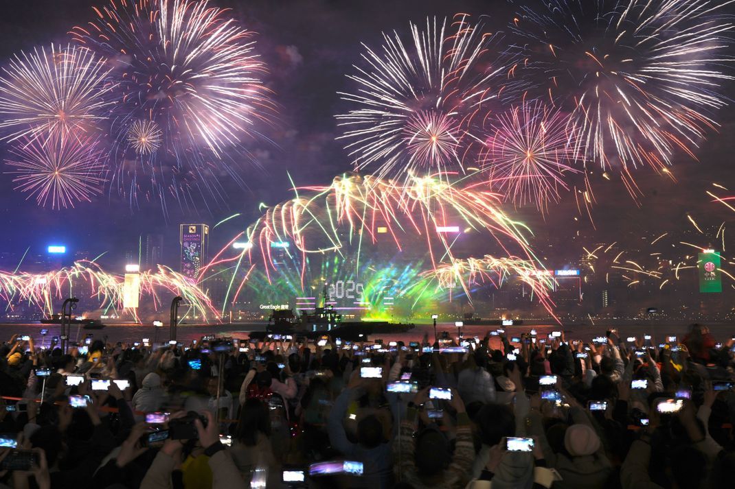 Bereits in der Nacht auf den 1. Januar 2025 wurde in Hongkong Feuerwerk gezündet.