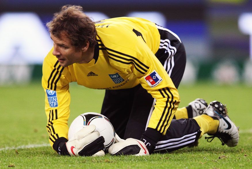 
                <strong>Jens Lehmann</strong><br>
                Der heutige TV-Experte spielte u.a. für den FC Arsenal, Borussia Dortmund und stand bei der WM 2006 im Tor der deutschen Nationalmannschaft 
              