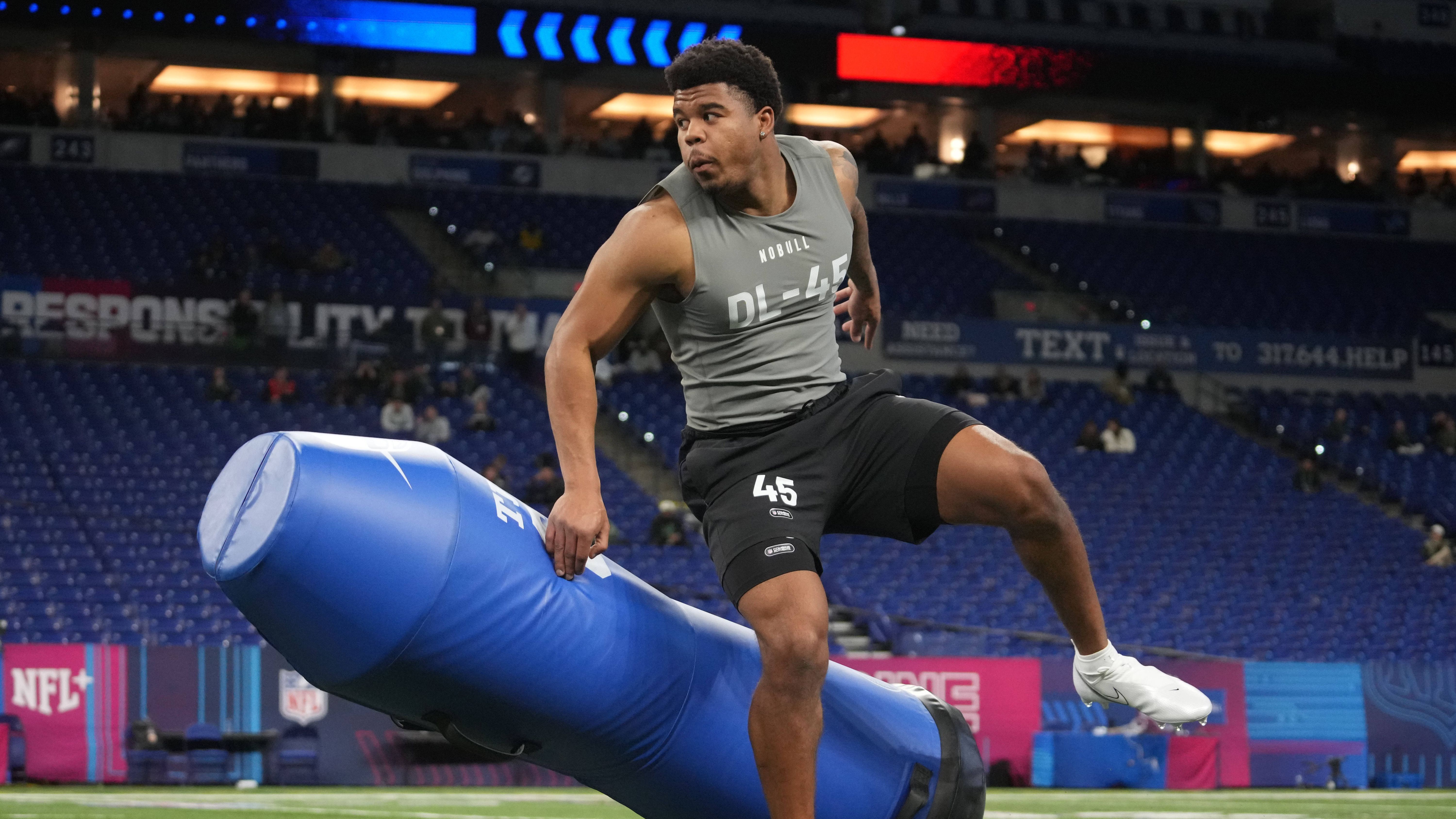 <strong>Pick 27: Arizona Cardinals (via Texans): Chop Robinson, EDGE, Penn State</strong><br> Ein weiterer Edge Rusher, um die Defense zu stärken.