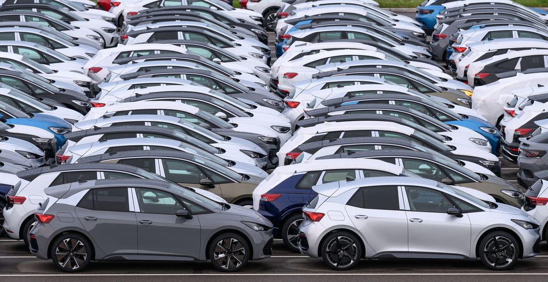 Der Negativtrend in der Autobranche setzt sich weiter fort. Besonders Tesla leidet darunter. (Symbolbild)