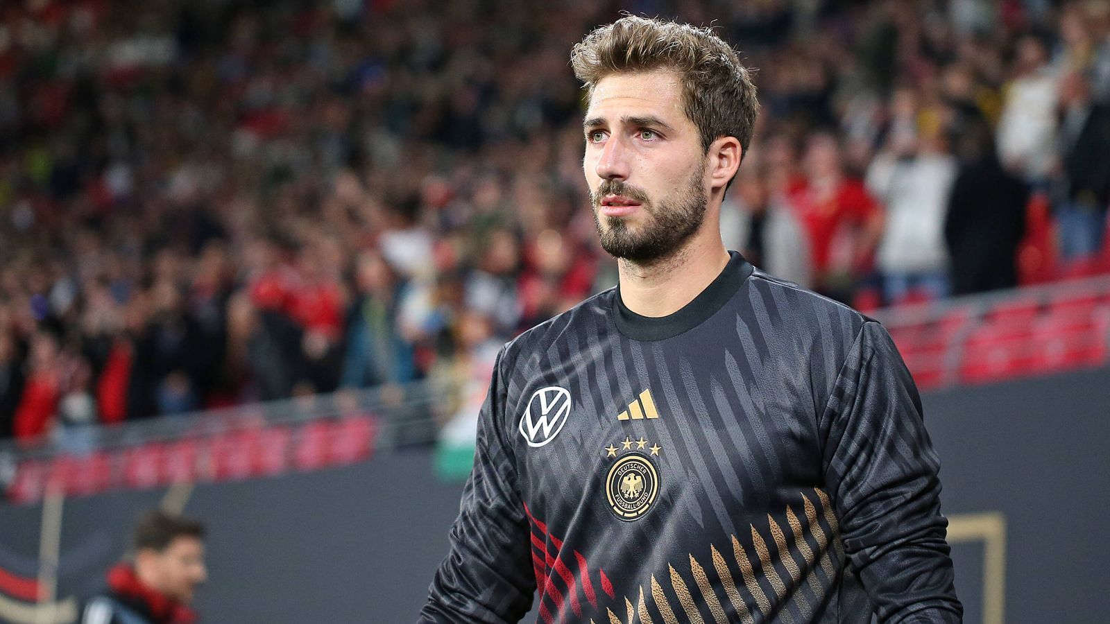 
                <strong>Kevin Trapp</strong><br>
                &#x2022; Verein: Eintracht Frankfurt<br>&#x2022; Länderspiele: 6<br>&#x2022; Bundesligaspiele: 247<br>
              