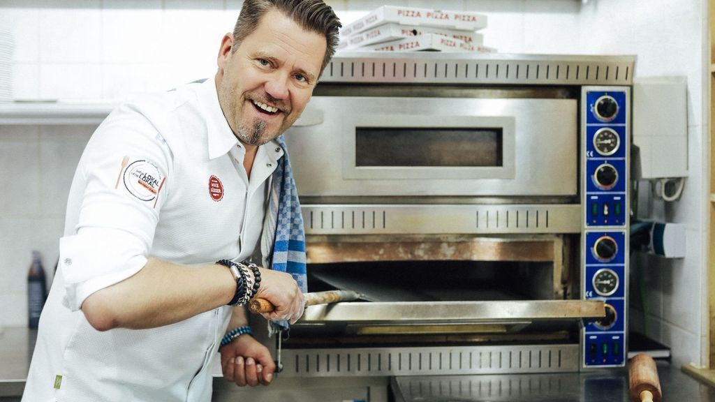 "MasterChef Germany" 2025 mit Mike Süsser in der Jury: Weil er als Matrose ungeeignet war, kam er zum Kochen - ein Porträt