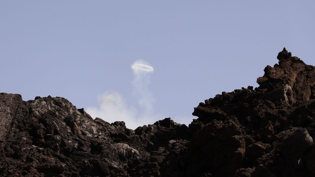 Der Vulkan Ätna spuckt mysteriöse Rauchkringel.
