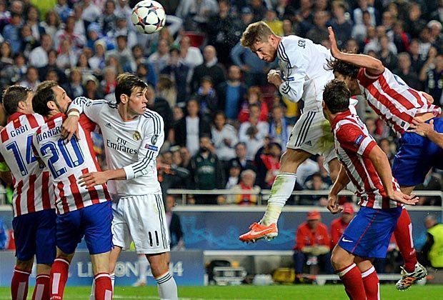 
                <strong>Champions-League-Finale: Real Madrid vs. Atletico Madrid</strong><br>
                Und dann passiert es tatsächlich noch: Kopfballungeheuer Sergio Ramos ist in der 93. Minute nach einem Eckball zur Stelle und markiert den nicht mehr für möglich gehaltenen Ausgleich.
              