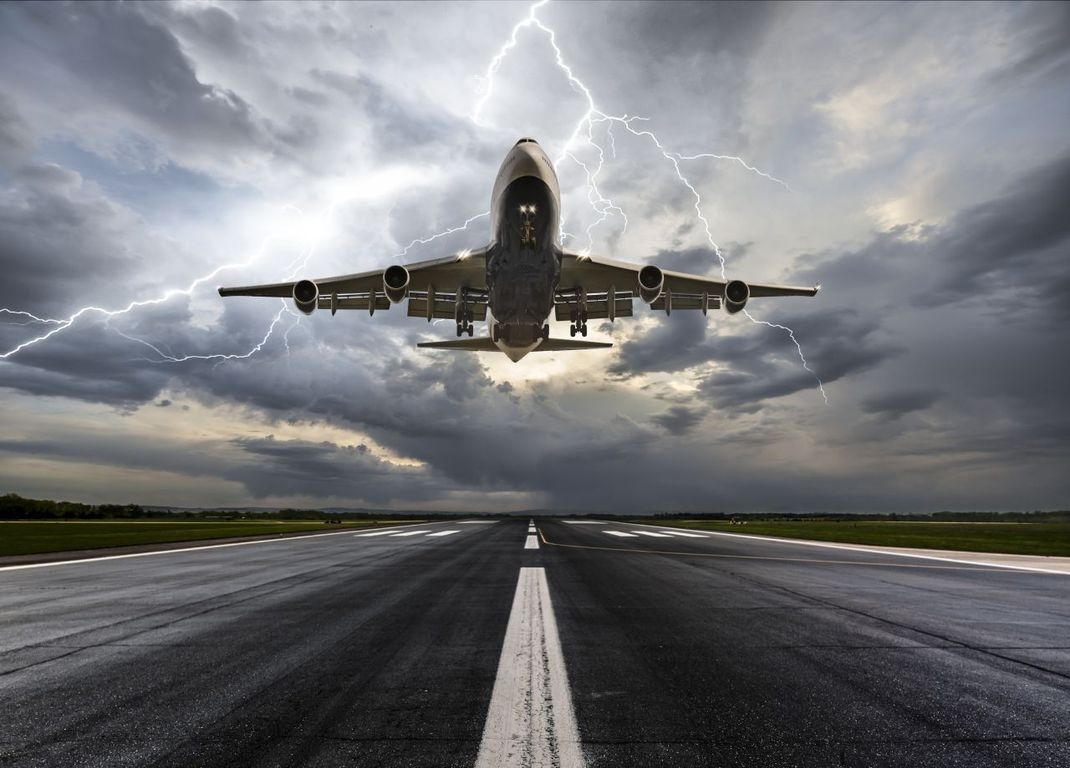 Zur Messung von Blitzen werden unter anderem auch Flugzeuge eingesetzt.