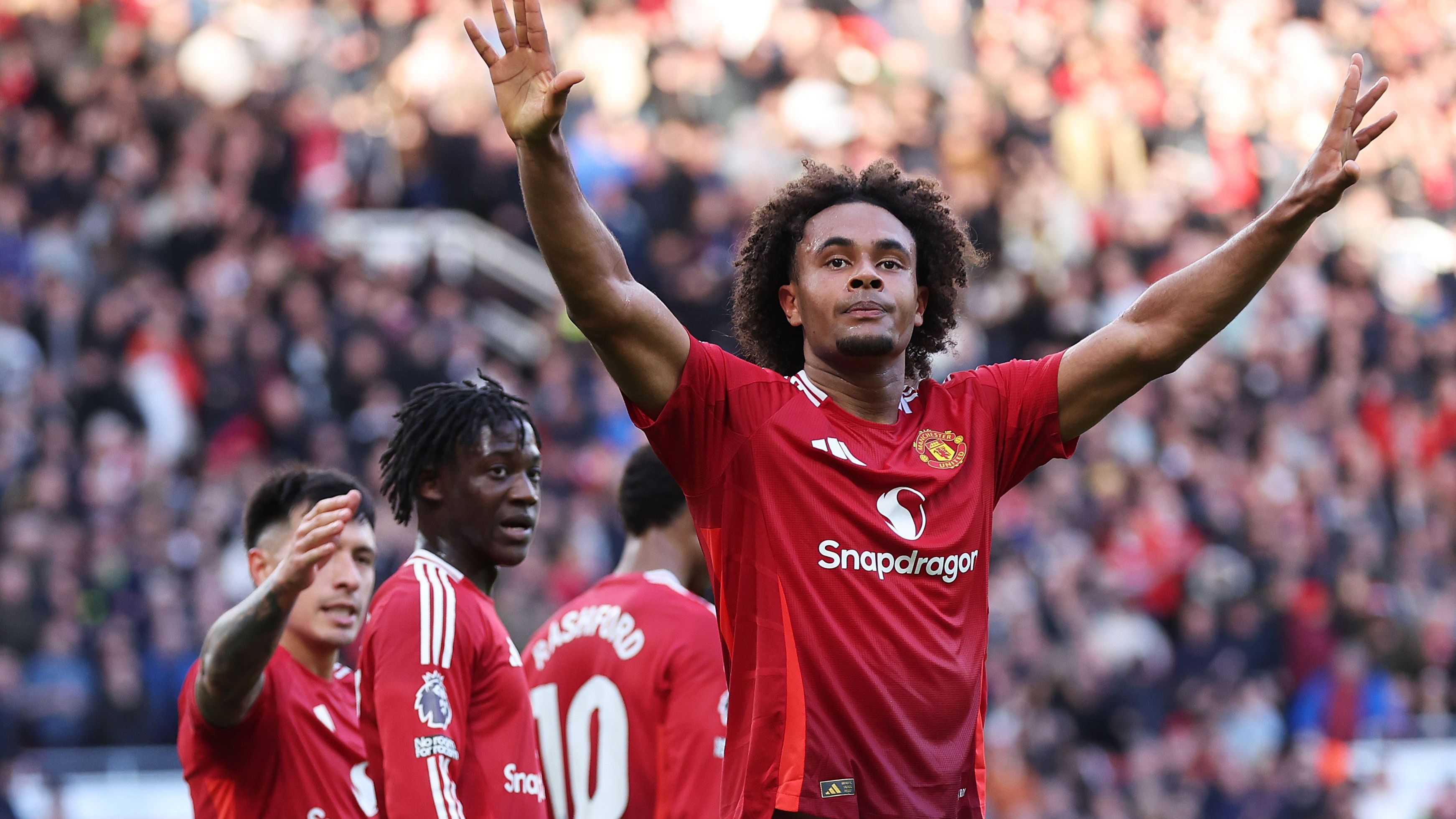 <strong>Joshua Zirkzee (Manchester United)</strong><br>Um den Kader im Januar 2025 zu verstärken, denkt Juventus Turin wohl an den früheren Münchner Joshua Zirkzee. Laut "Gazzetta dello Sport" würde die "Alte Dame" den niederländischen Angreifer wohl gerne von Manchester United ausleihen, wo Zirkzee bislang nicht vollends überzeugen konnte. In Italien ist Zirkzee kein Unbekannter, ...