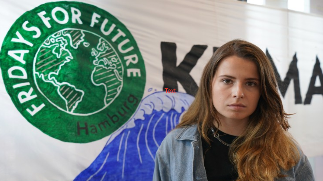 Luisa Neubauer vor Fridays-for-Future-Banner