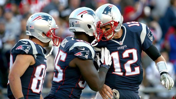 
                <strong>Patriots</strong><br>
                AFC Divisional Round - New England Patriots vs. ?: Neun Siege, keine Niederlage. Das würde aktuell die Divisional Round für die Patriots bedeuten. Der Gegner wäre nach aktuellem Stand das schwächere der beiden Wild-Card-Round-Gewinnerteams der AFC. Schafft es der Titelverteidiger auch diesmal eine Runde weiter? 
              