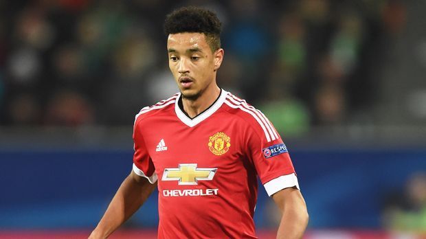 
                <strong>Manchester United: Cameron Borthwick-Jackson</strong><br>
                Manchester United: Cameron Borthwick-Jackson. Mit Borthwick-Jackson gibt es noch einen Nutznießer der Verletzungsseuche bei United. Als linker Verteidiger kam er unter van Gaal schon zu acht Spielen in der Premier League. Der 19-Jährige debütierte am zwölften Spieltag gegen West Bromwich Albion.
              