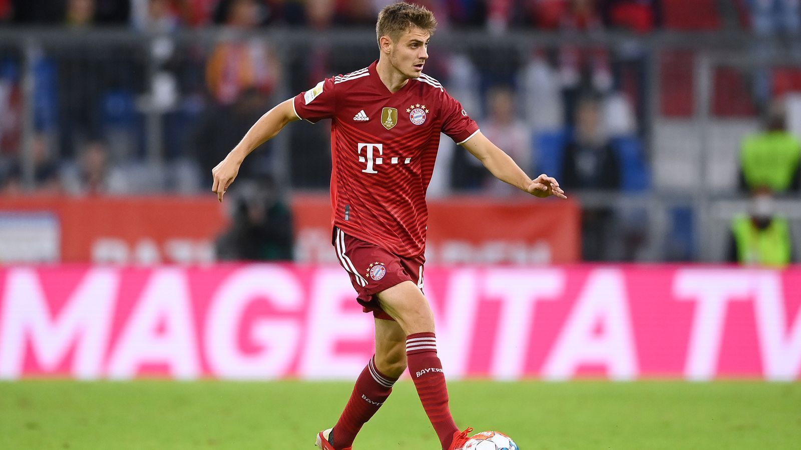 
                <strong>Josip Stanisic (FC Bayern München)</strong><br>
                Ersetzt den ausgelaugten Pavard. Agiert vermehrt halblinks neben Kimmich vor der Abwehrkette. Ohne nennenswerte Aktion.ran-Note: ohne Bewertung
              